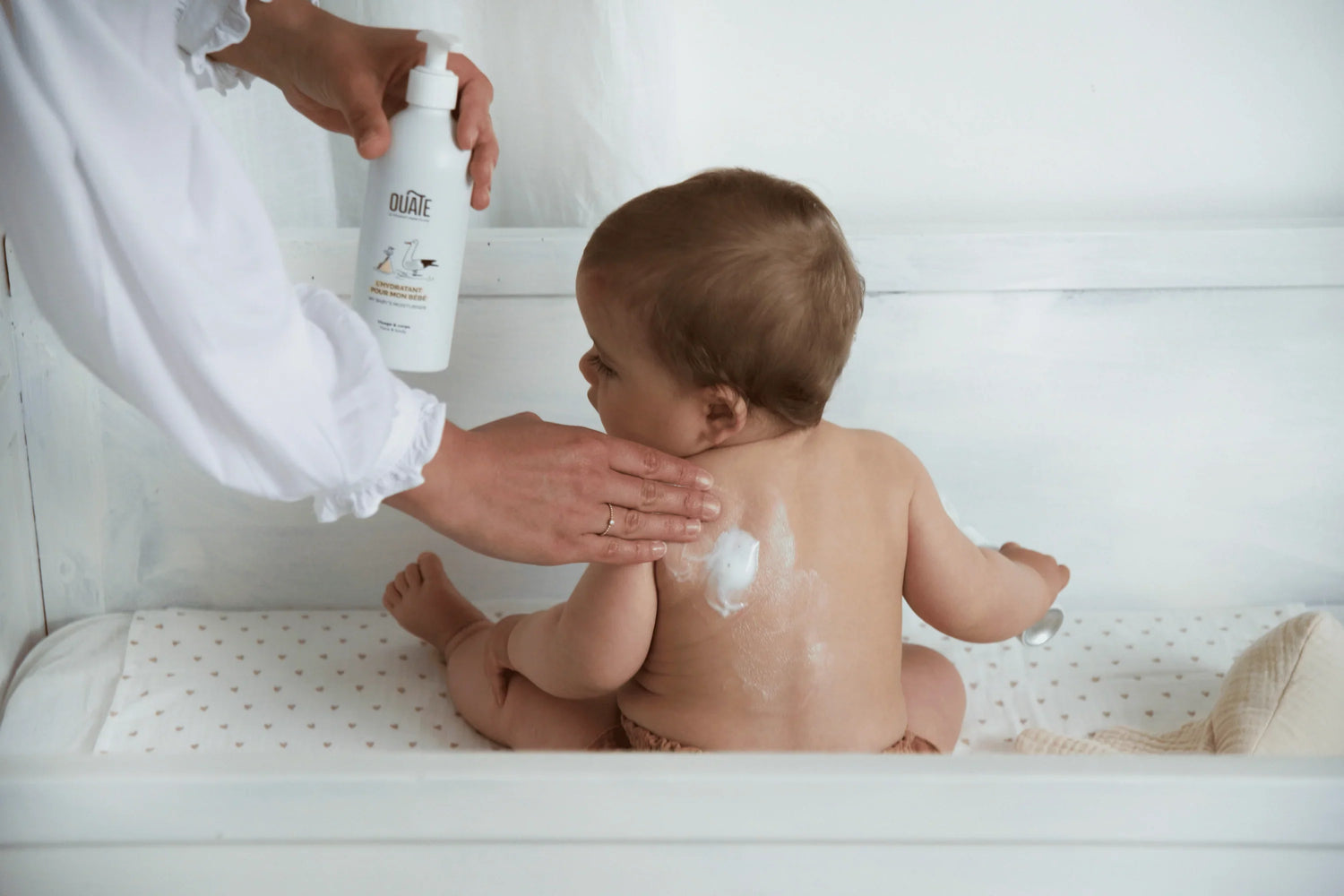 Prendre soin de la peau de bébé : les gestes essentiels