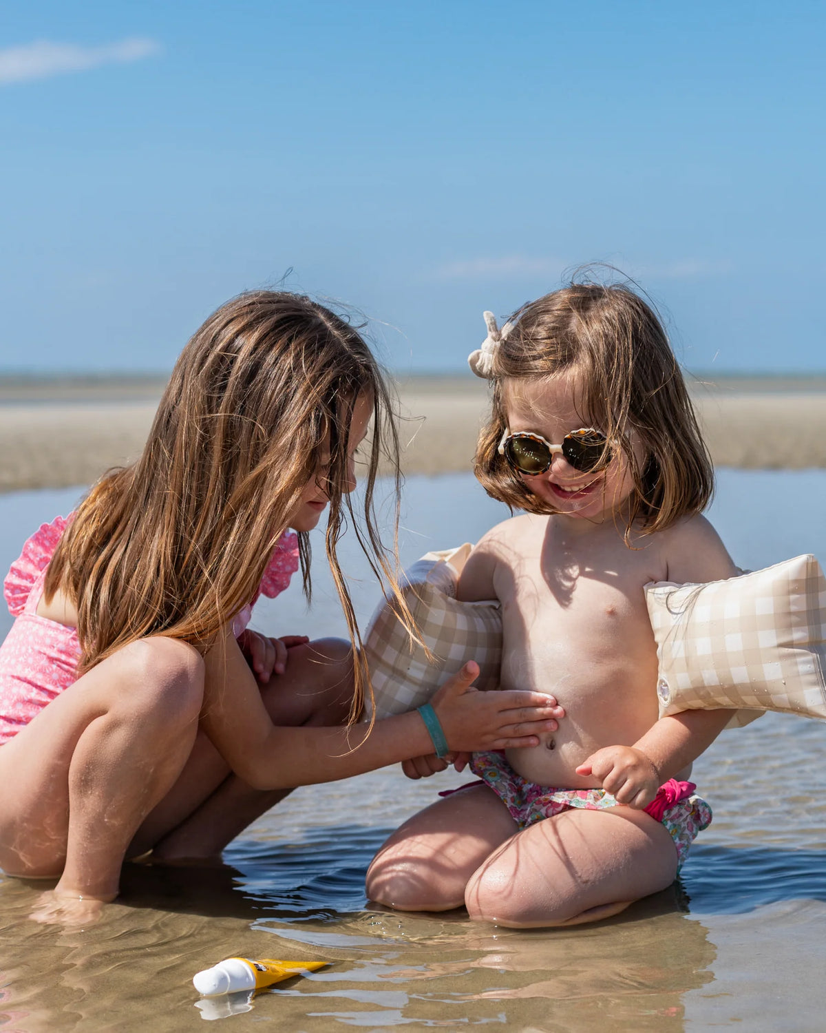 Deux fillettes au bord de l&